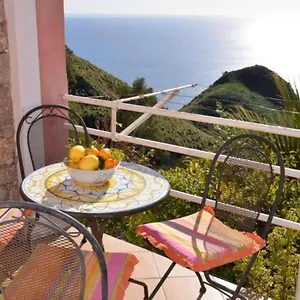 Kate Villa Taormine